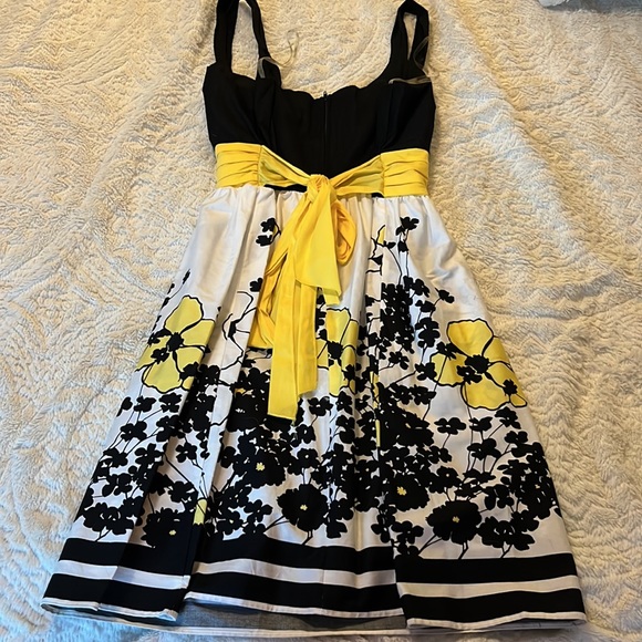 Dress - Picture 2 of 5